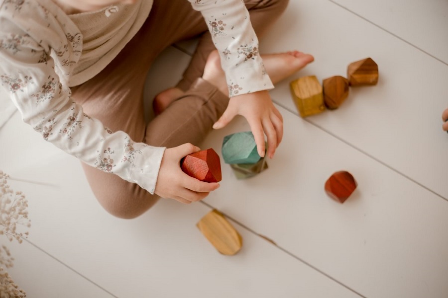 Qtoys Coloured Wooden Stacking Gems - Image 5